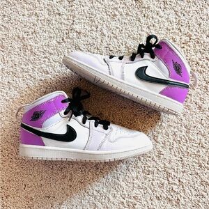 Jordan 1 Mid - Barely Grape (size 3)